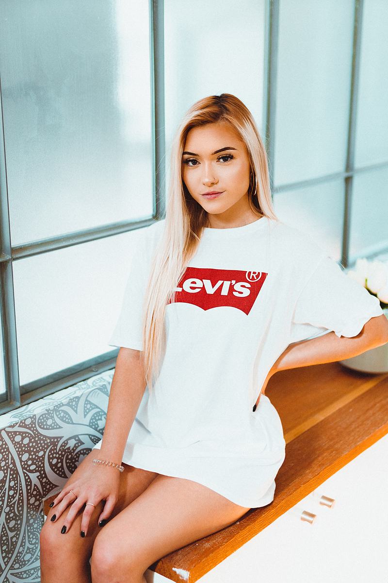 Brands & business photo by Sichpicsss